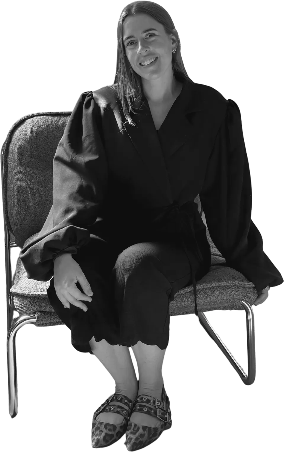 Mylène, souriante, assise dans un fauteuil de l'institut
