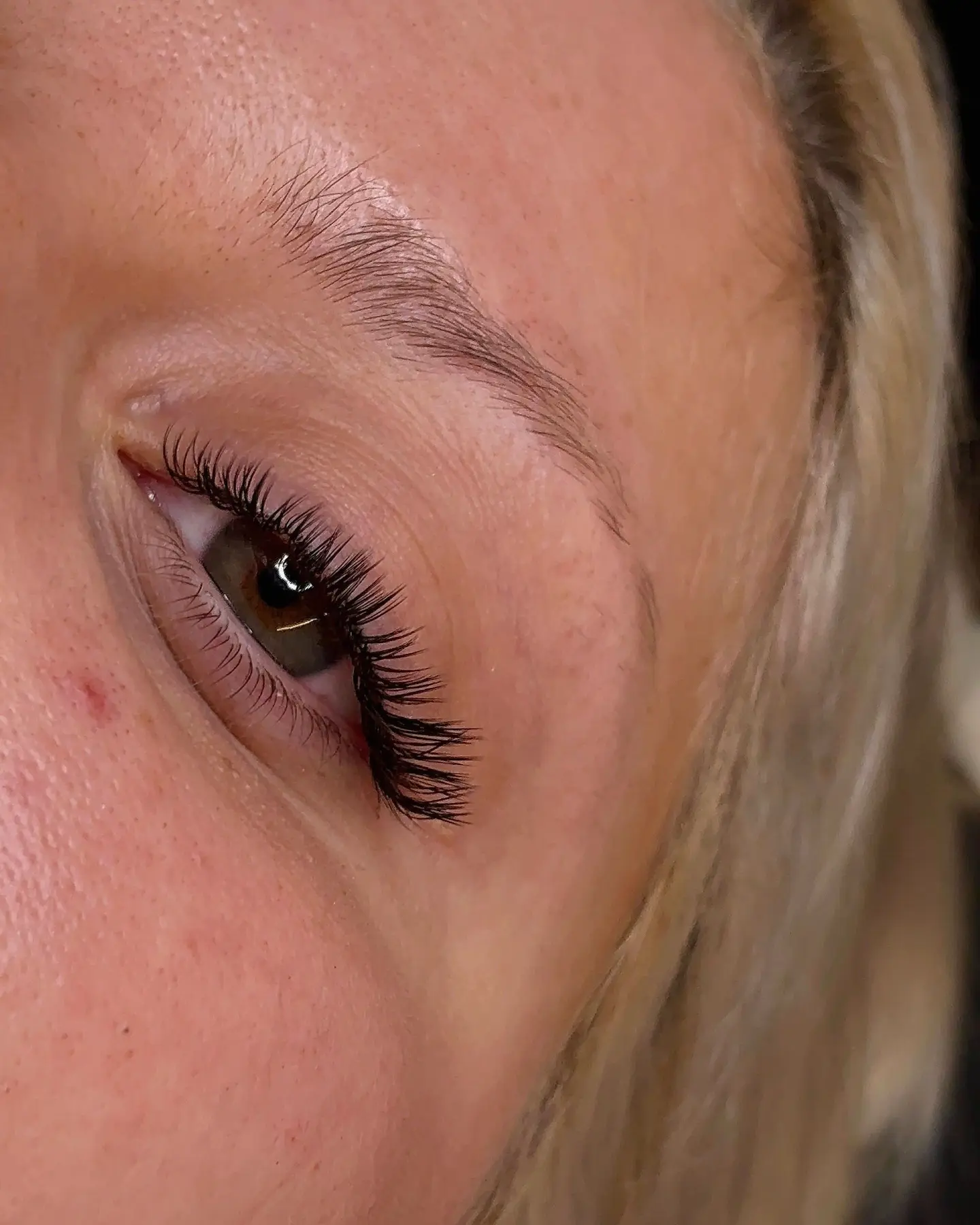 Extensions de cils effet wet, effet mascara